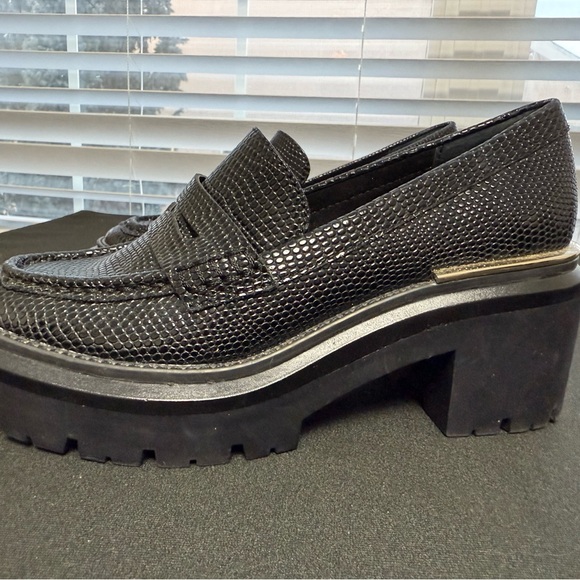 Black Textured platform Women's Loafers (don’t know size assuming 6 or 6 /2) - Picture 11 of 12